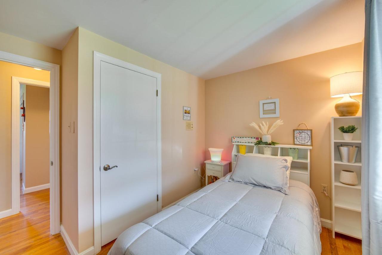 Charming 10 Mi To Downtown Lancaster! Сasa de vacaciones Leola